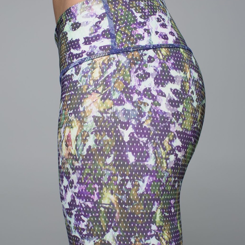 Lululemon size 6 capris - Picture 3 of 3
